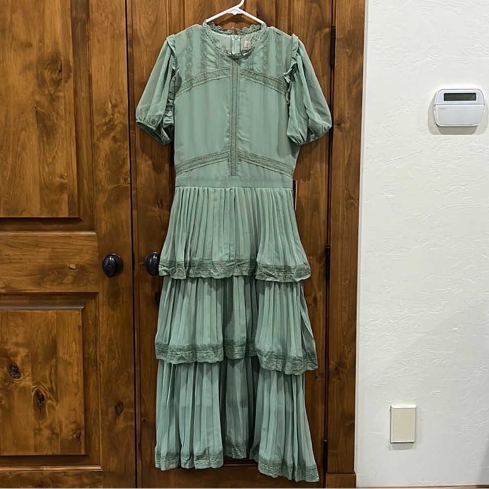 Ivy City Co Green Ruffled Midi Dress with Puff Sleeves New - Picture 6 of 13